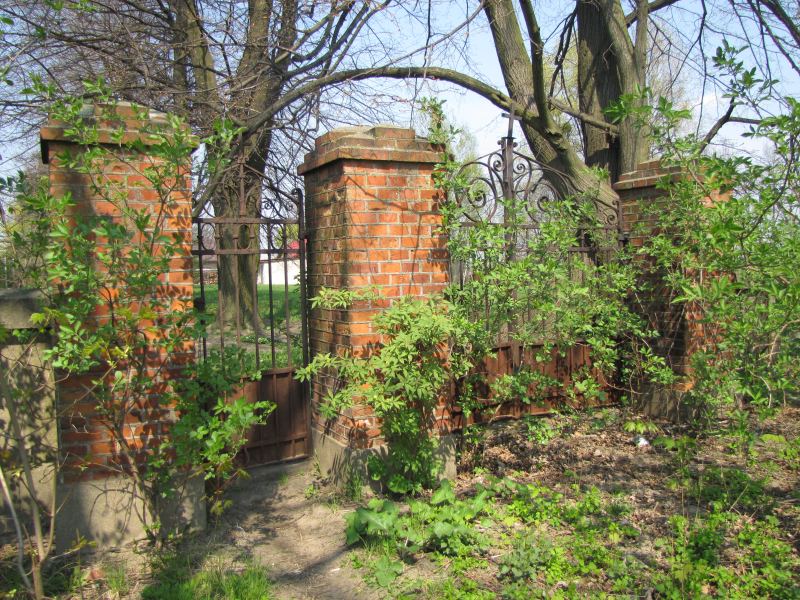 Brama cmantarza ewangelicko-augsburskiego w Wiączyniu Górnym